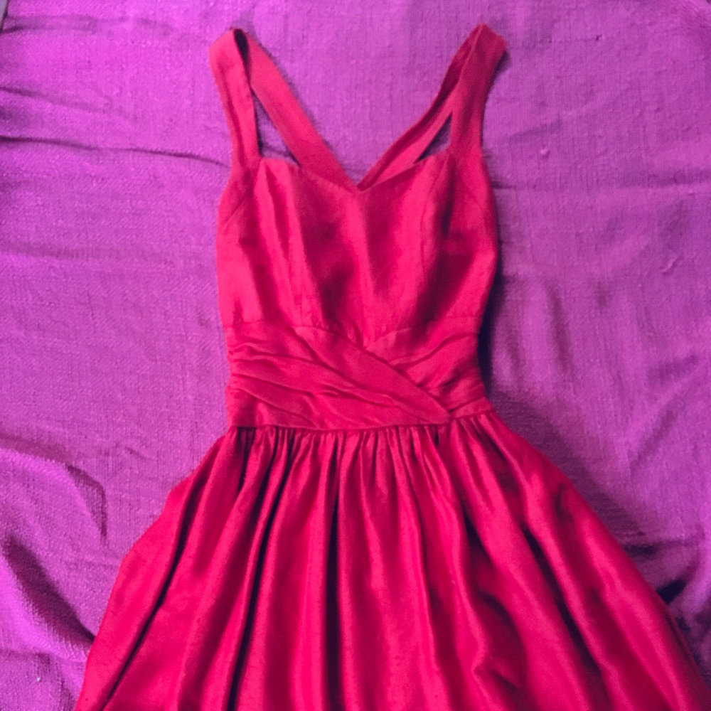VINATGE RED SUN DRESS FROM BARNEYS NYC!! C2beleve!